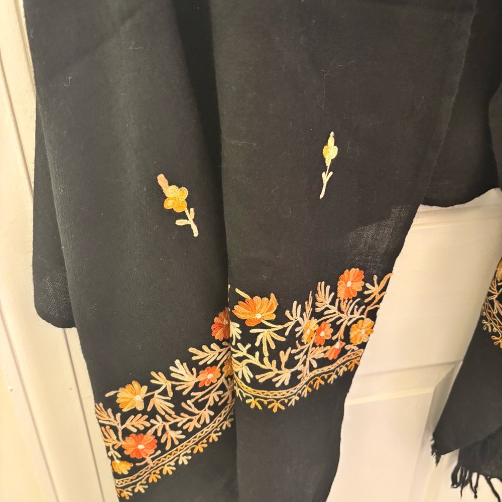 Cashmere Wool Black Oversized Floral Embroidered Shawl Stole Wrap Boho Luxury - Picture 2 of 7